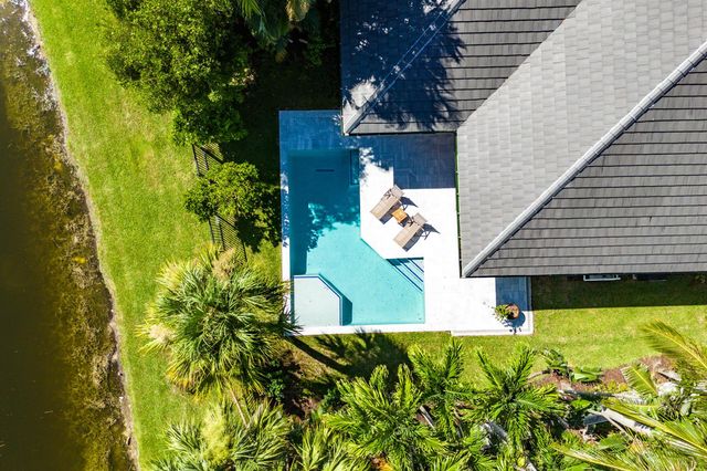 2800 Twin Oaks Way, Wellington, FL 33414