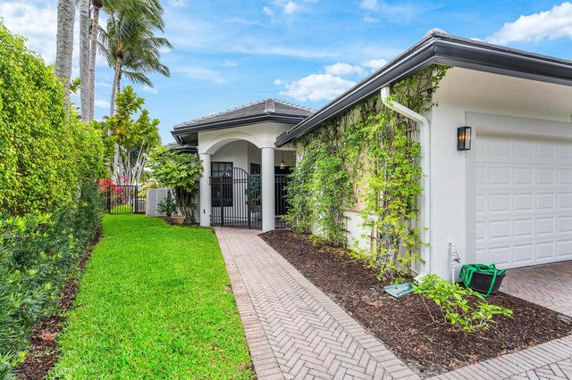2800 Twin Oaks Way, Wellington, FL 33414