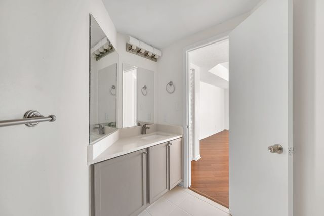 900 19th Ave S Apt 507, Nashville, TN 37212