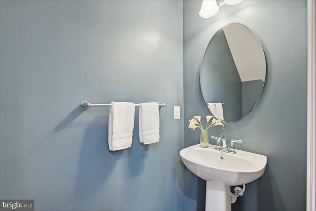 42571 BURBANK TER, Sterling, VA 20166