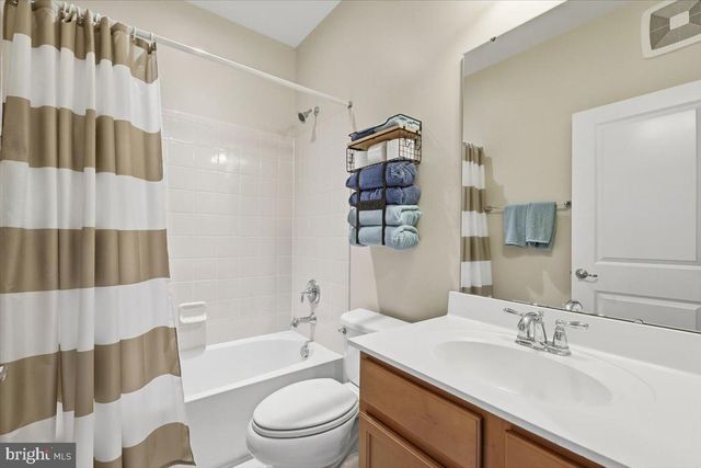 42571 BURBANK TER, Sterling, VA 20166