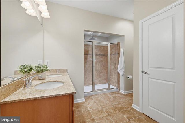 42571 BURBANK TER, Sterling, VA 20166