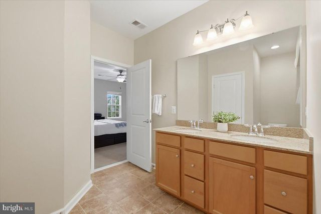 42571 BURBANK TER, Sterling, VA 20166