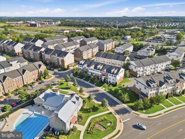 42571 BURBANK TER, Sterling, VA 20166
