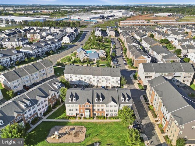 42571 BURBANK TER, Sterling, VA 20166