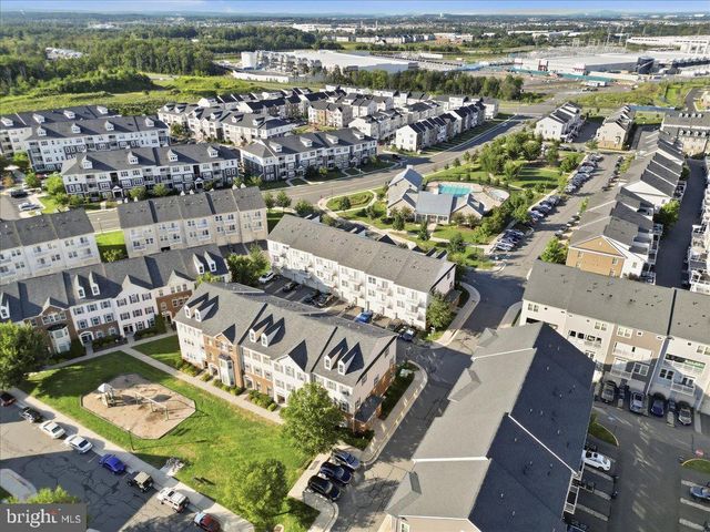 42571 BURBANK TER, Sterling, VA 20166