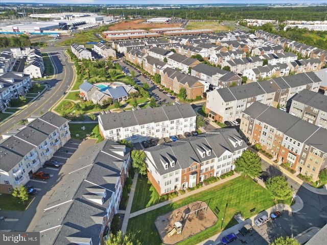 42571 BURBANK TER, Sterling, VA 20166