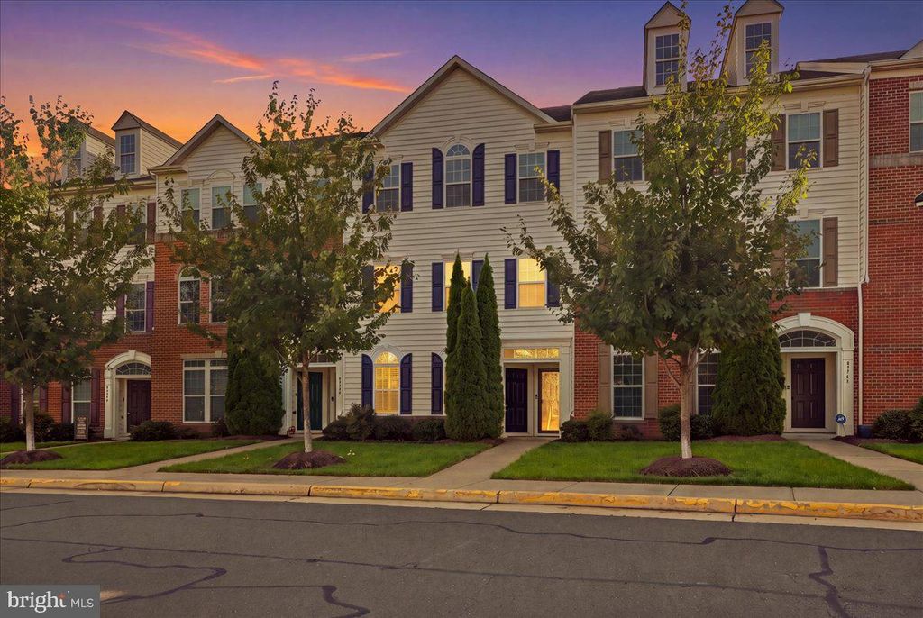 42571 BURBANK TER, Sterling, VA 20166
