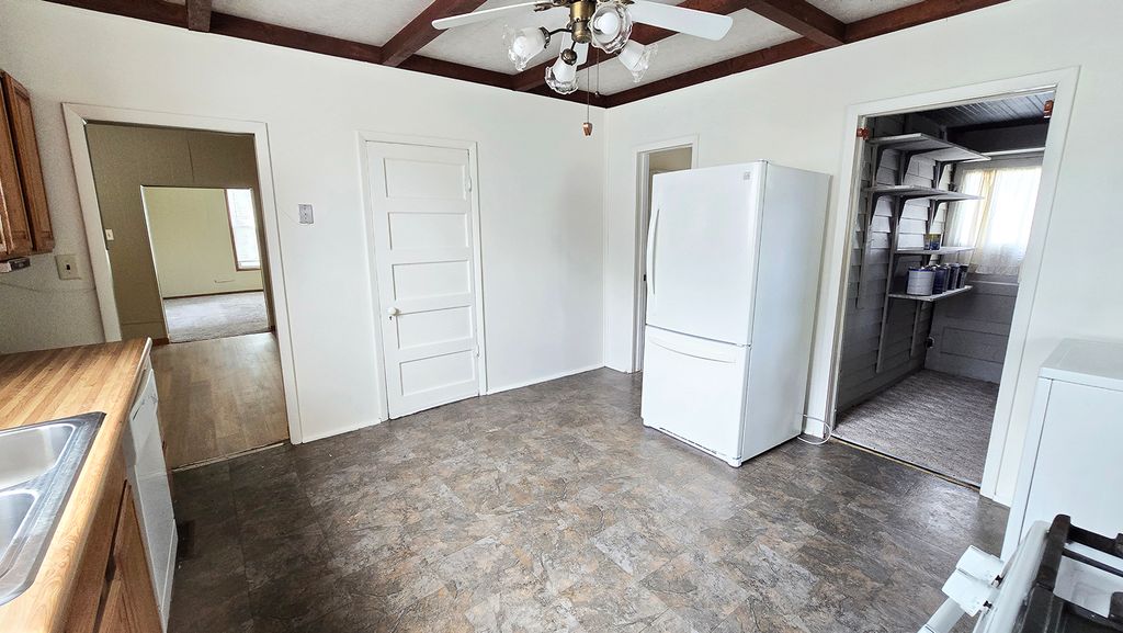 Image 12 of property listing at 948 E Broadway, Centralia, IL 62801