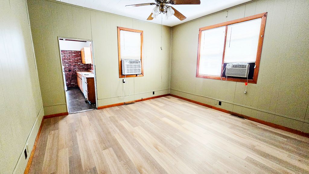 Image 14 of property listing at 948 E Broadway, Centralia, IL 62801