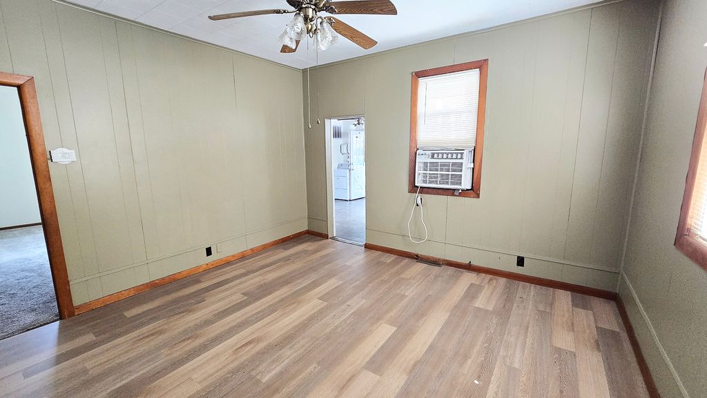 Image 15 of property listing at 948 E Broadway, Centralia, IL 62801