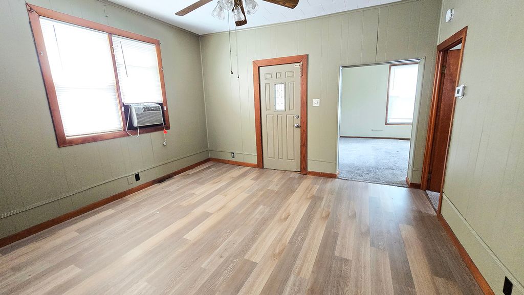 Image 16 of property listing at 948 E Broadway, Centralia, IL 62801