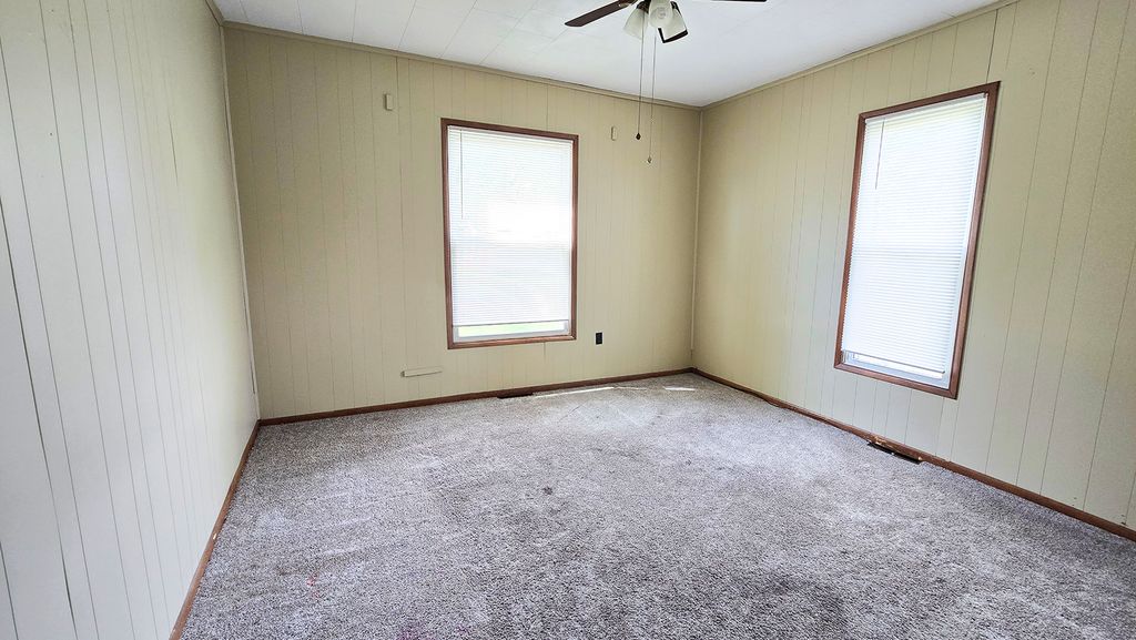 Image 17 of property listing at 948 E Broadway, Centralia, IL 62801