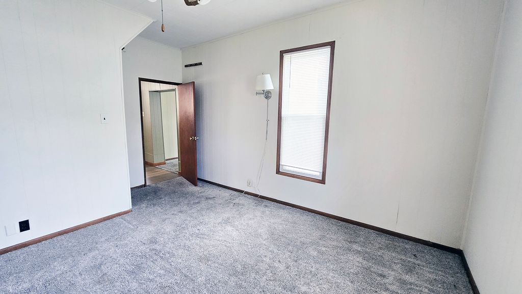 Image 19 of property listing at 948 E Broadway, Centralia, IL 62801