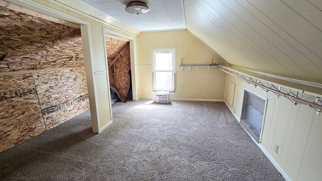 Image 25 of property listing at 948 E Broadway, Centralia, IL 62801