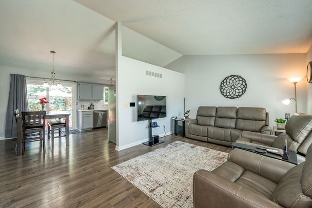 205 7th Street NW, Altoona, IA 50009