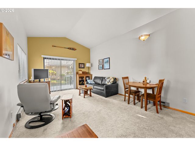 1712 ARCH Ln, Brookings, OR 97415