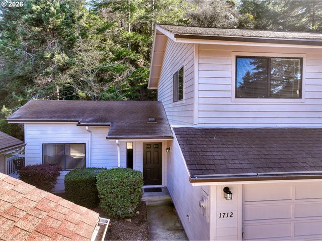 1712 ARCH Ln, Brookings, OR 97415