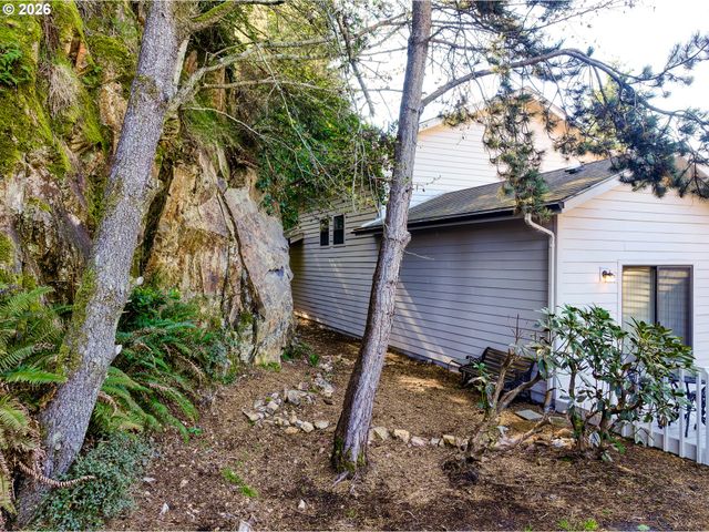 1712 ARCH Ln, Brookings, OR 97415