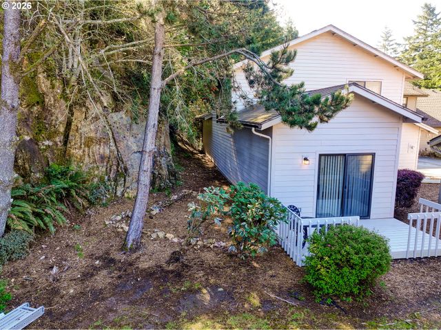1712 ARCH Ln, Brookings, OR 97415