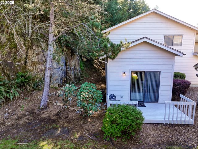 1712 ARCH Ln, Brookings, OR 97415