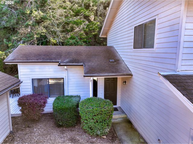 1712 ARCH Ln, Brookings, OR 97415