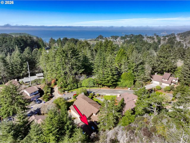 1712 ARCH Ln, Brookings, OR 97415