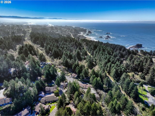 1712 ARCH Ln, Brookings, OR 97415