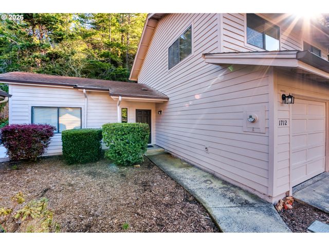 1712 ARCH Ln, Brookings, OR 97415