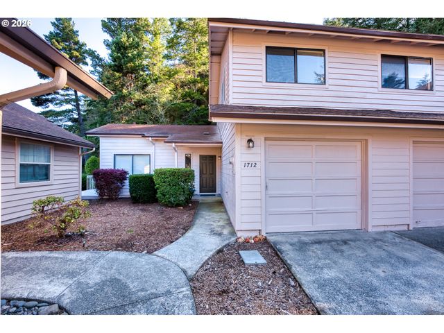 1712 ARCH Ln, Brookings, OR 97415