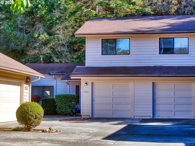 1712 ARCH Ln, Brookings, OR 97415
