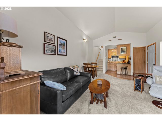 1712 ARCH Ln, Brookings, OR 97415