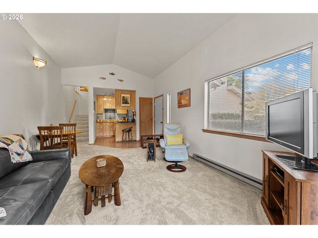 1712 ARCH Ln, Brookings, OR 97415