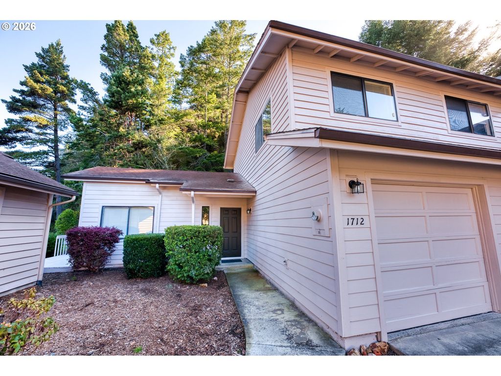 1712 ARCH Ln, Brookings, OR 97415