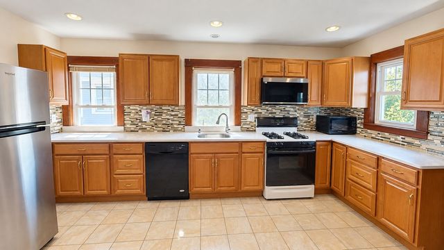 20 Lyne Rd 2, Boston, MA 02135