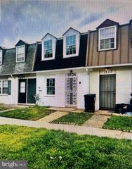 1805 VILLAGE GREEN DR, Hyattsville, MD 20785