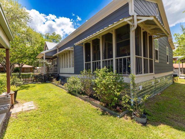 210 N Church Street, Fayetteville, TX 78940