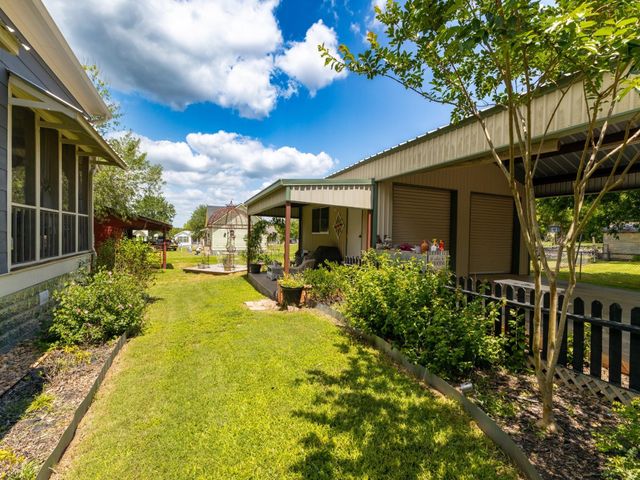210 N Church Street, Fayetteville, TX 78940