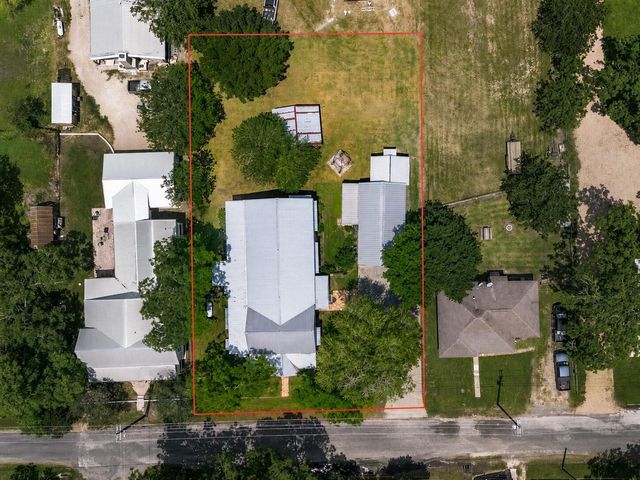 210 N Church Street, Fayetteville, TX 78940