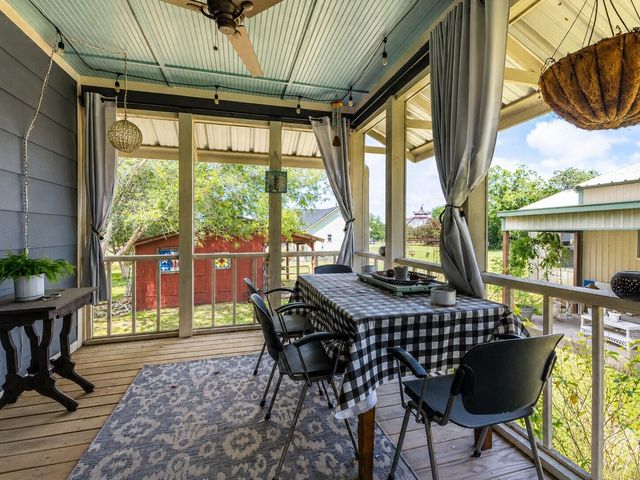 210 N Church Street, Fayetteville, TX 78940