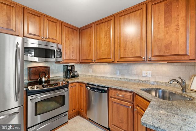 2916 BROOK DR, Falls Church, VA 22042