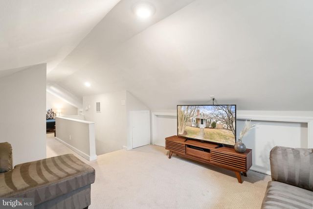 2916 BROOK DR, Falls Church, VA 22042