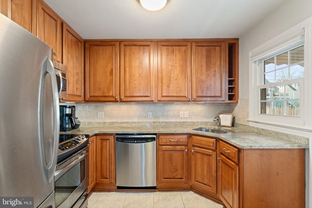 2916 BROOK DR, Falls Church, VA 22042