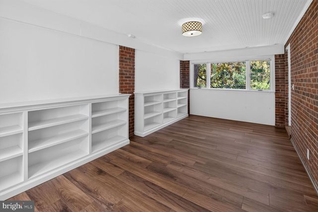 4929 MACARTHUR BLVD NW, Washington, DC 20007