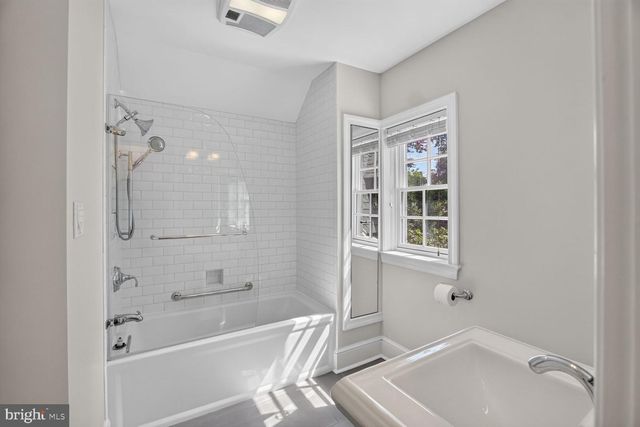 4929 MACARTHUR BLVD NW, Washington, DC 20007