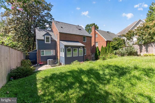 4929 MACARTHUR BLVD NW, Washington, DC 20007