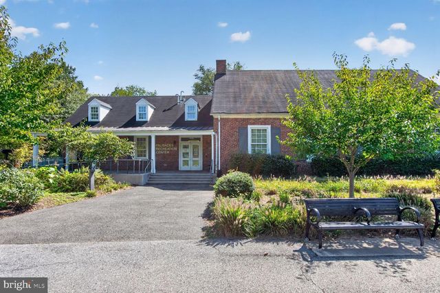 4929 MACARTHUR BLVD NW, Washington, DC 20007
