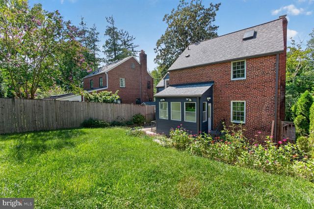 4929 MACARTHUR BLVD NW, Washington, DC 20007