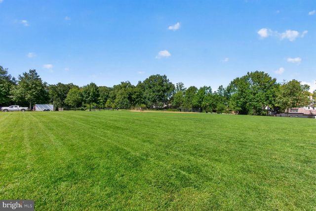 4929 MACARTHUR BLVD NW, Washington, DC 20007
