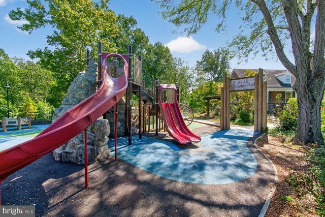 4929 MACARTHUR BLVD NW, Washington, DC 20007
